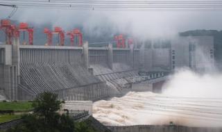 三峡工程今年首次泄洪 三峡工程今年首次泄洪