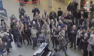 郎朗向英国捐赠钢琴 郎朗向英国捐赠钢琴